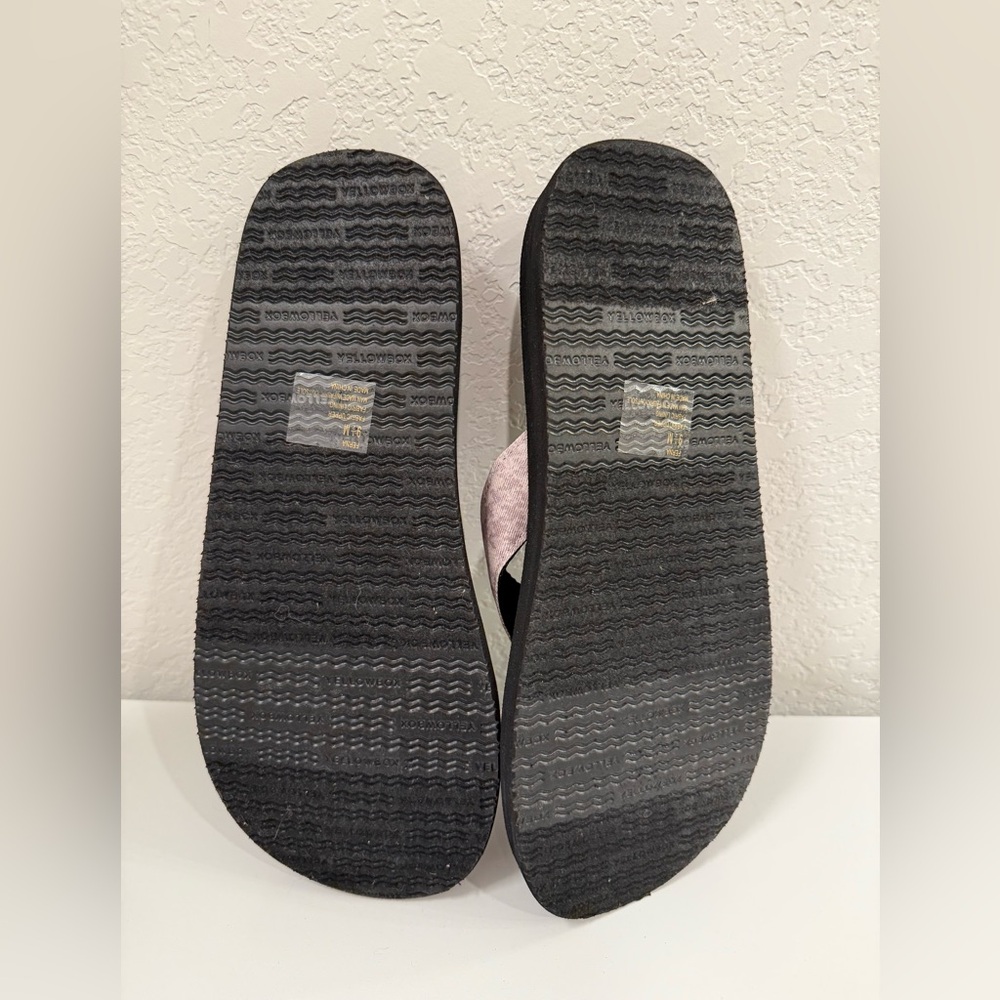 NWOB Yellow box sandals gray houndstooth print - Picture 3 of 3